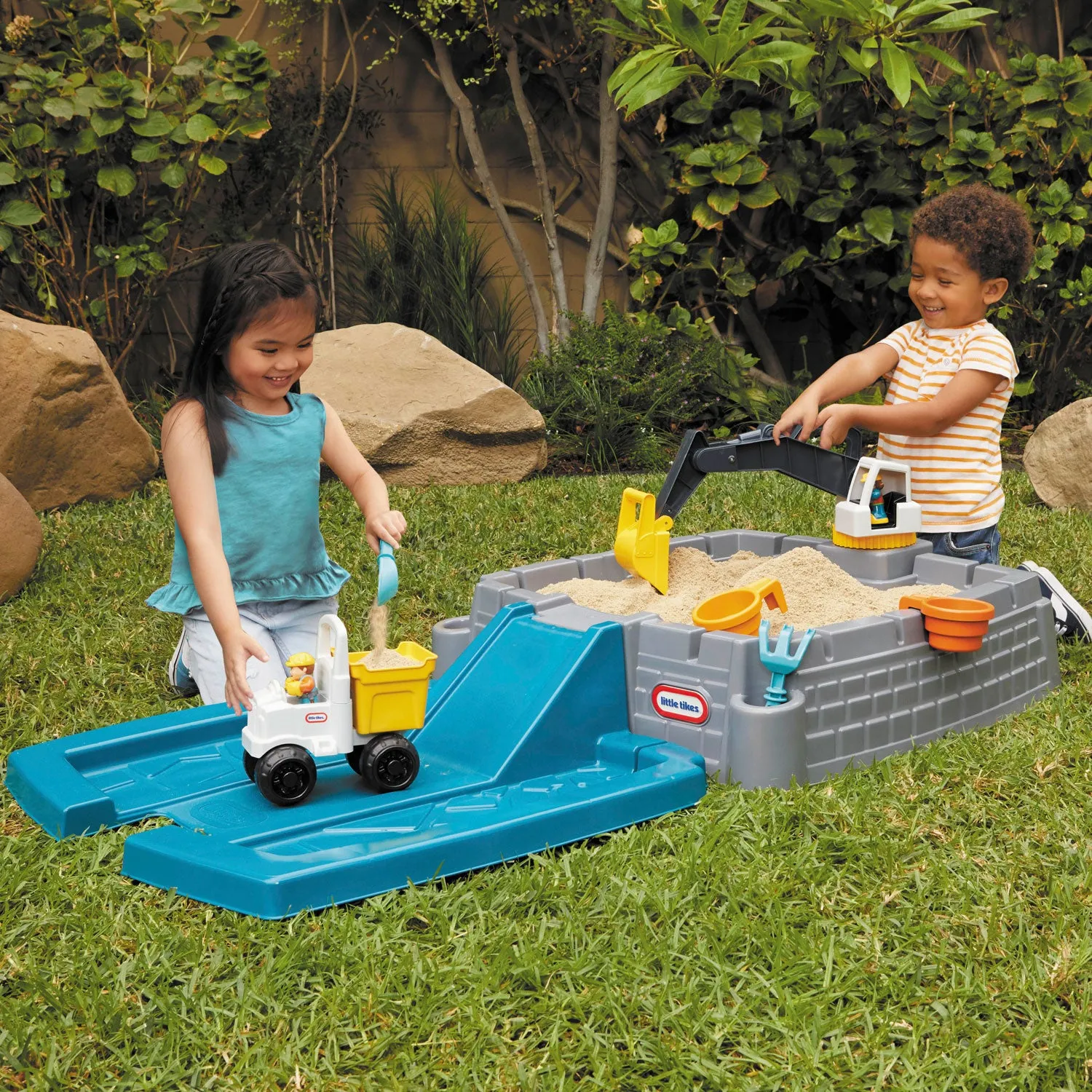 Dirt Diggers Excavator Sandbox with Working Excavator & Accessories