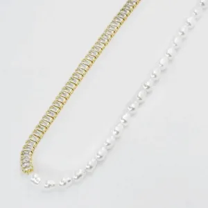 Pearly Sparkling Necklace In White And Gold