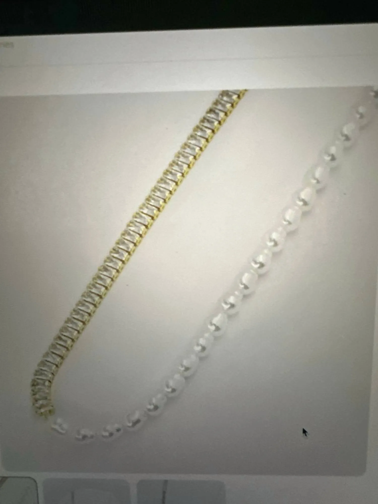 Pearly Sparkling Necklace In White And Gold
