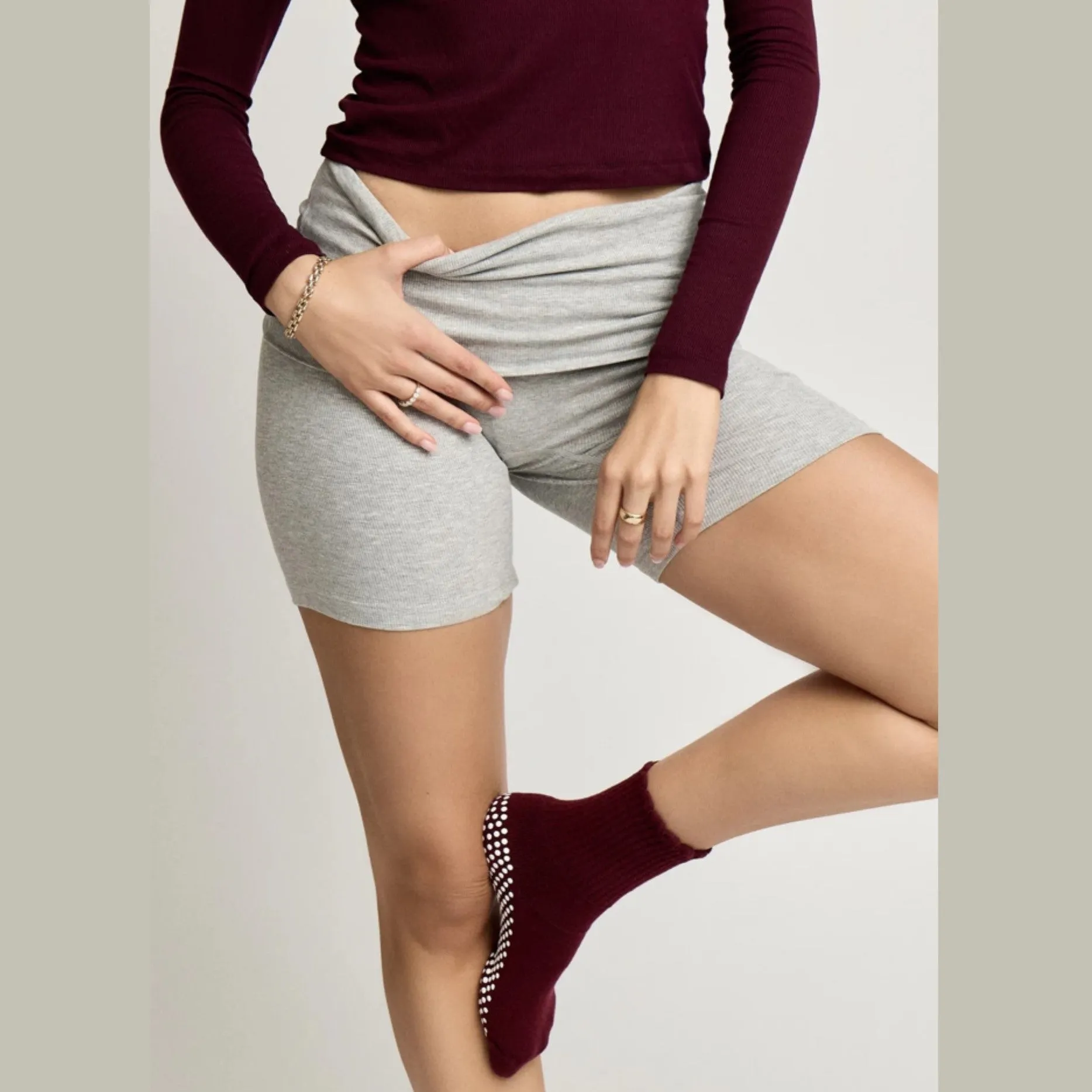Scallop Edge Crew Grip Socks - (Barre / Pilates)